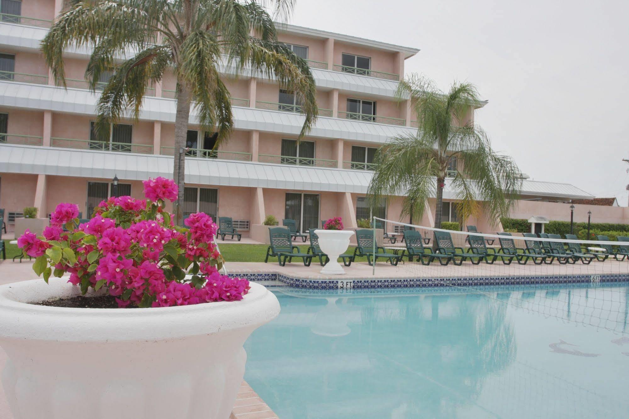 Castaways Resort And Suites Freeport Exterior foto